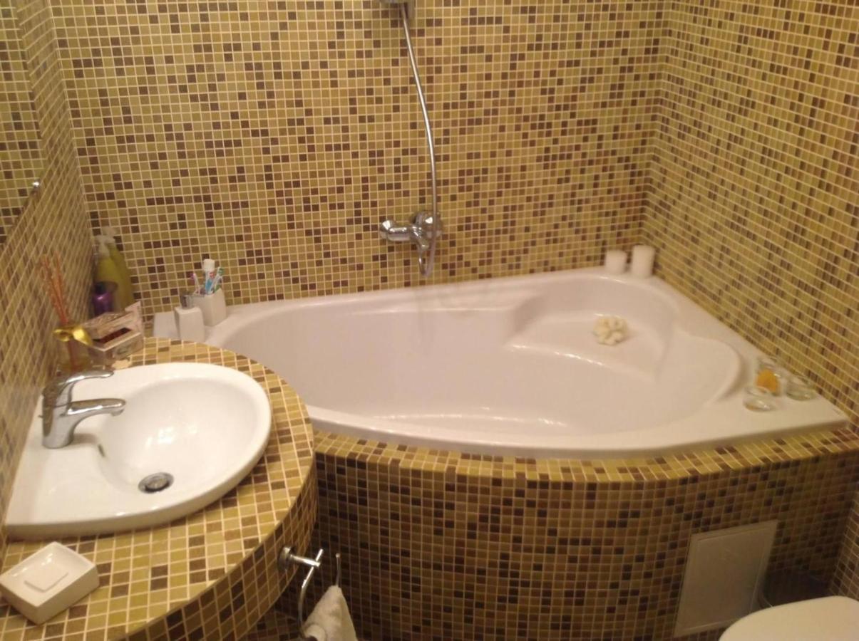Шикарная 2К Квартира Центральный Парк Университет 70М Irpin Buitenkant foto